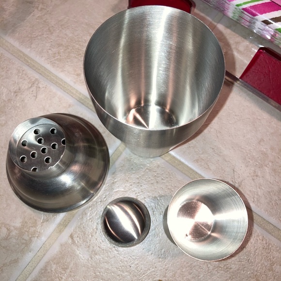 Brand New Stainless Steel Cocktail Shaker - Picture 3 of 6